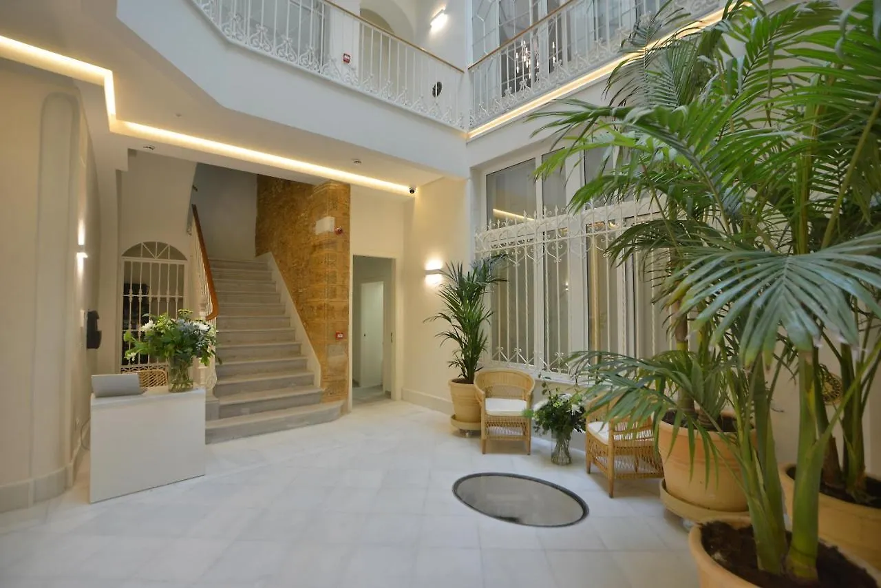 Plaza Mina Suites Cádiz Apartahotel